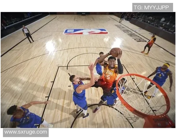 2017年火箭队与爵士队激战回顾：一场精彩的季后赛对决与历史瞬间