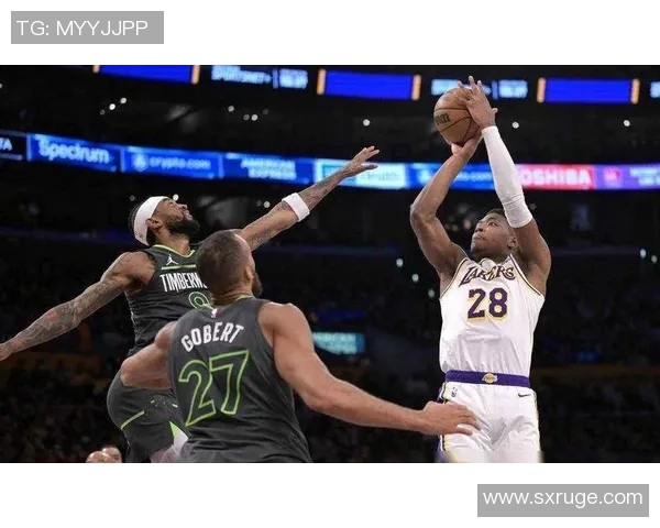 状态逆袭：湖人队外援归队重振雄风，球队士气大增